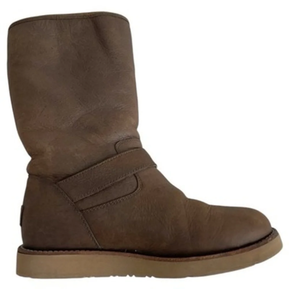 UGG Australia Sutter Brown Leather Sheepskin Mid Calf Buckle Boots Women’s 6